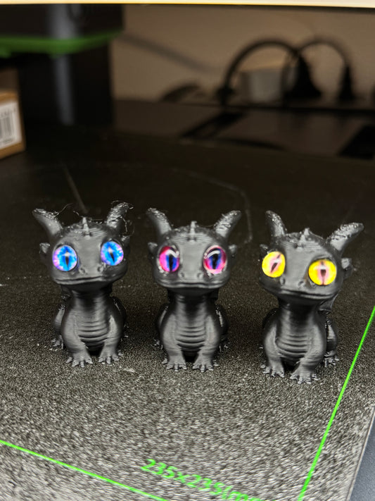 Baby-Drache + Ei , mit echten Augen Effekt.
